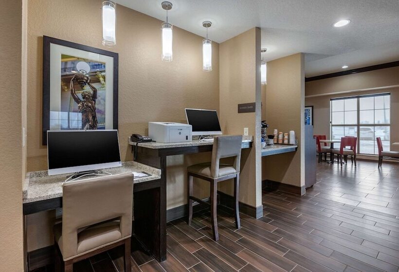 هتل Comfort Inn & Suites Cedar Rapids Cid Eastern Iowa Airport