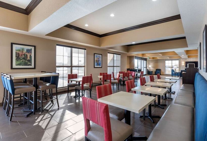 هتل Comfort Inn & Suites Cedar Rapids Cid Eastern Iowa Airport