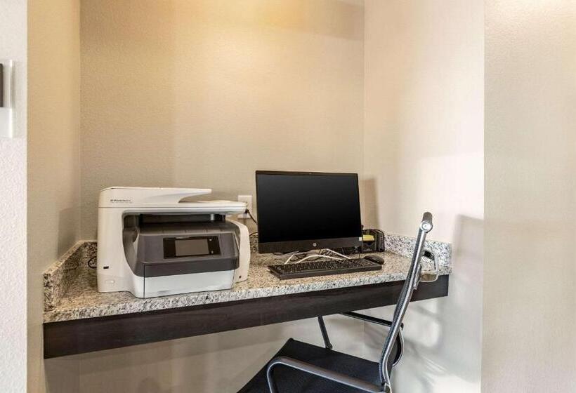 בית מלון כפרי Sleep Inn & Suites Mt. Hope Near Auction & Event Center