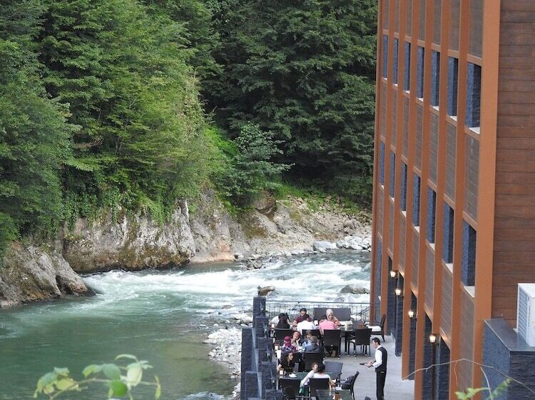 酒店 Yamanturk Ogretmenevi