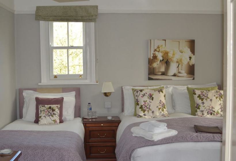 بنسيون The Spinney Country Guest House