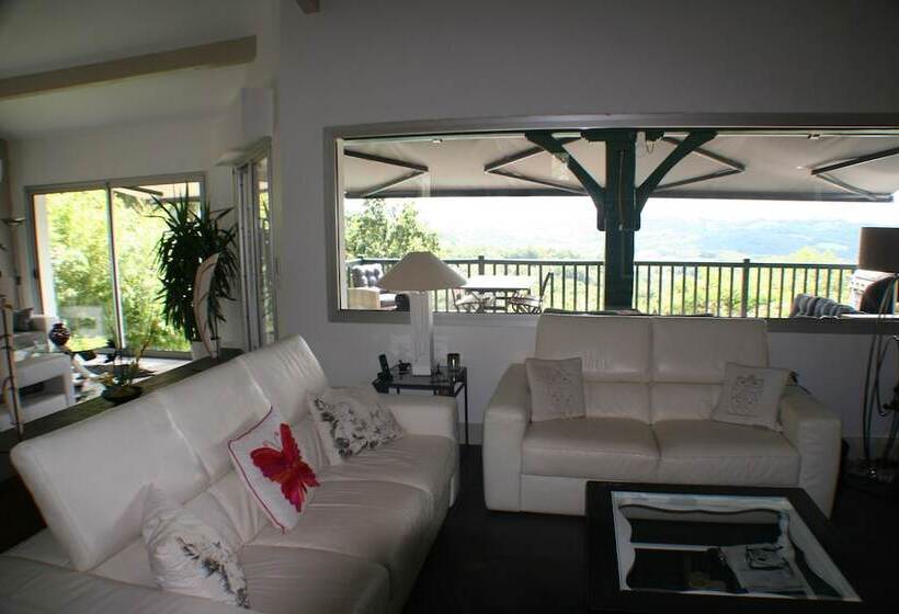 ベッドアンドブレックファースト Maison Hegoa   Chambres D Hôtes