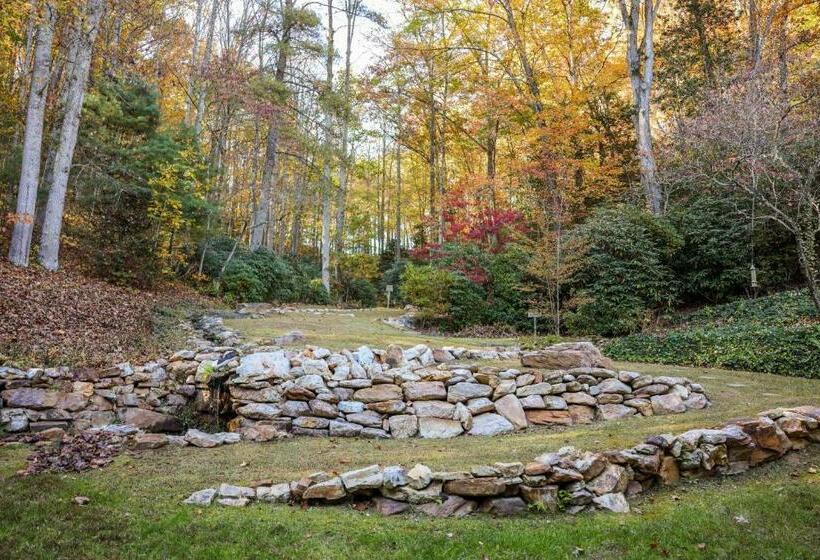 Bed and Breakfast Outland Chalet & Suites Great Smoky Mountains