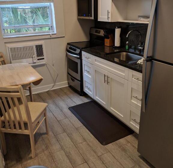 فندق على الطريق Ashley Brooke Beach Resort