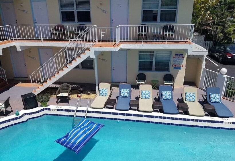 فندق على الطريق Ashley Brooke Beach Resort