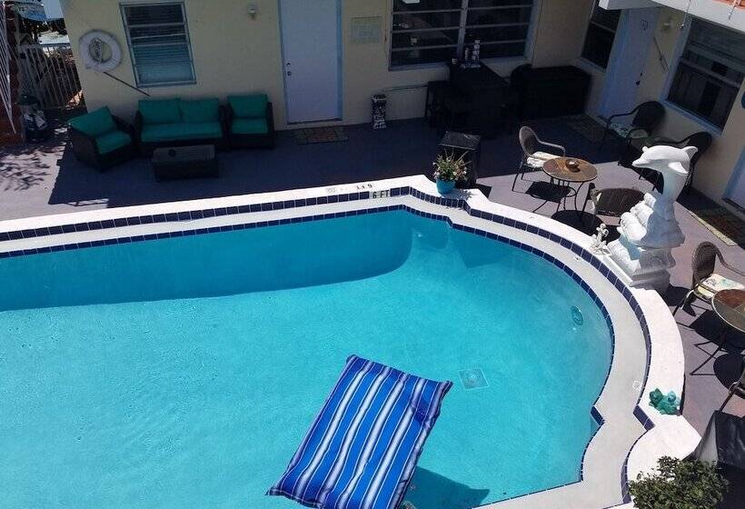 فندق على الطريق Ashley Brooke Beach Resort