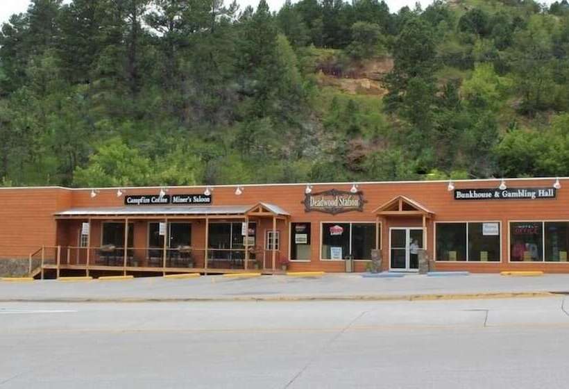 مُتل Deadwood Station Bunkhouse