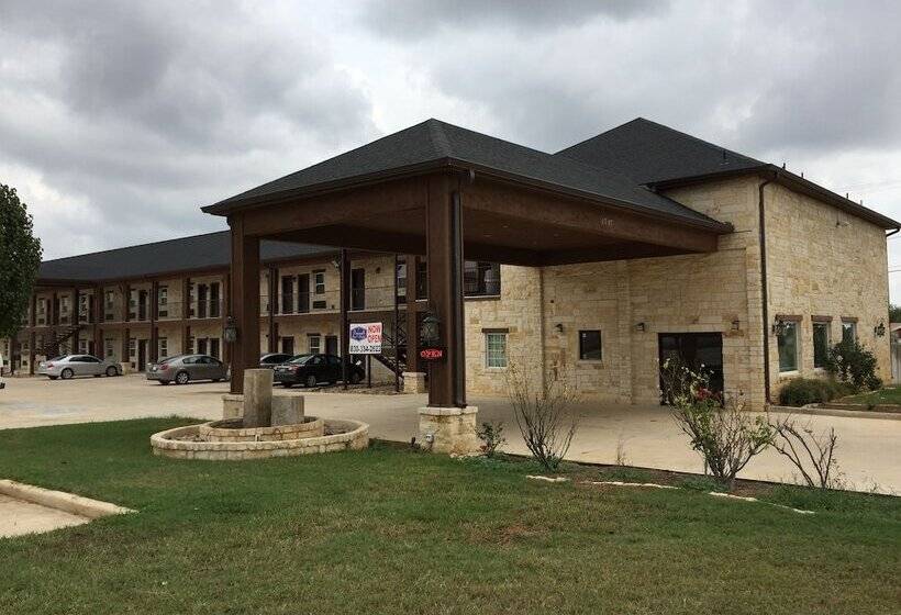 모텔 Pearsall Inn And Suites