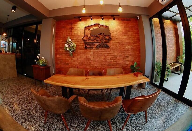 هتل Canvas Family Home
