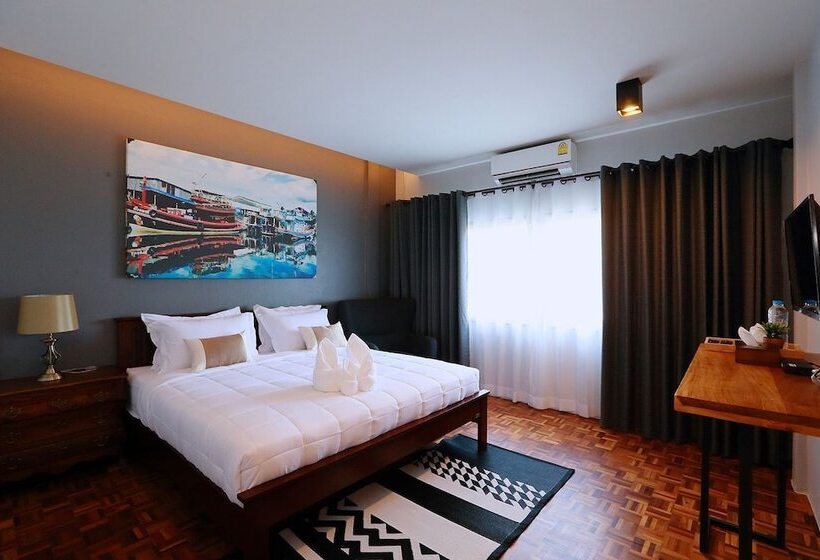 هتل Canvas Family Home