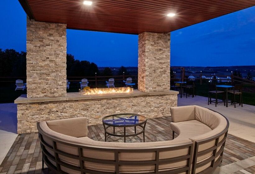 هتل Courtyard By Marriott Petoskey At Victories Square