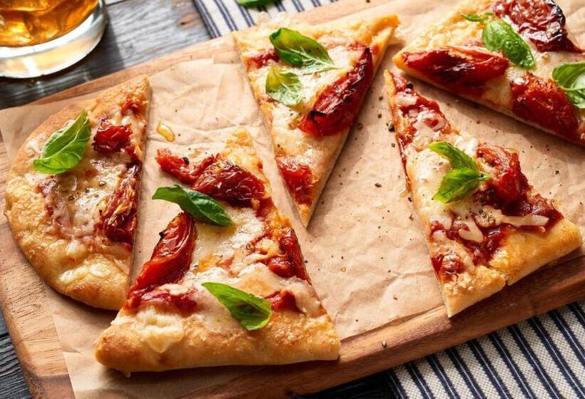 فندق Courtyard By Marriott St. Joseph Benton Harbor