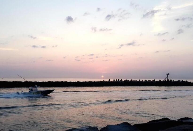מוטל Sand Pebble Motor Lodge