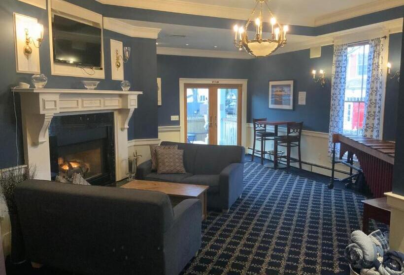 پانسیون Brasswood Inn