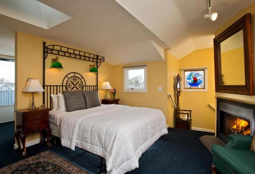 پانسیون Brasswood Inn