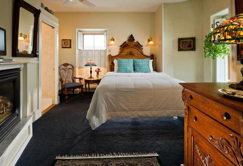 پانسیون Brasswood Inn