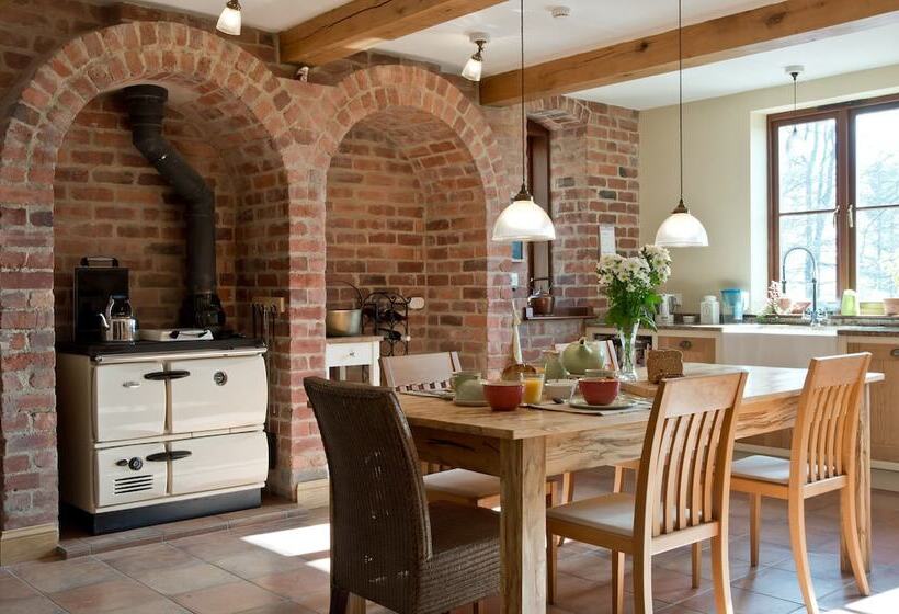 The Larches Ledbury Bed And Breakfast