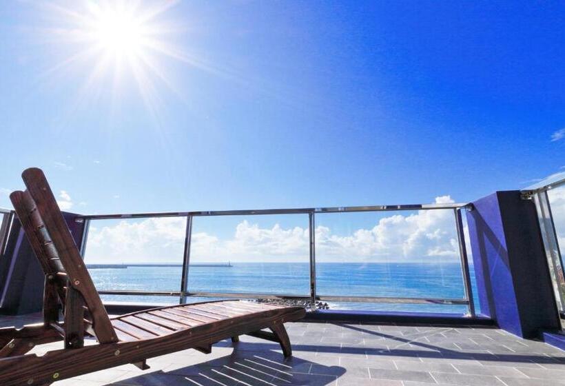 تختخواب و صبحانه Two Home Inn