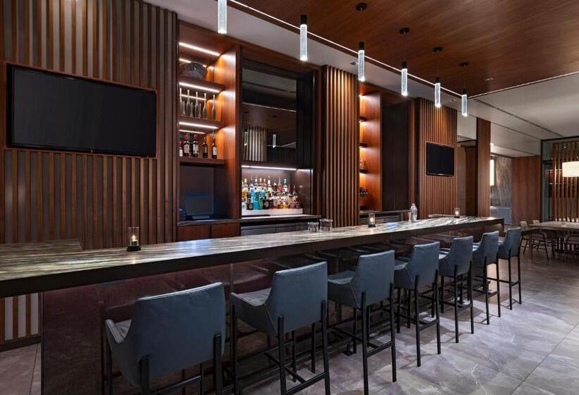 Ac Hotel By Marriott Houston Downtown