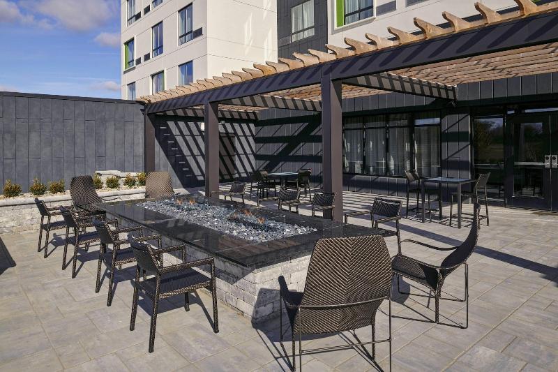 هتل Courtyard By Marriott Jackson