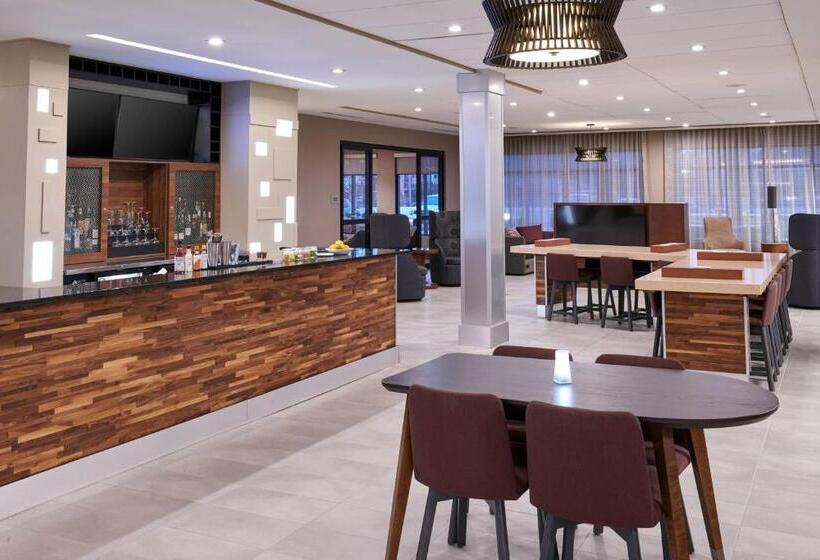هتل Courtyard By Marriott Jackson