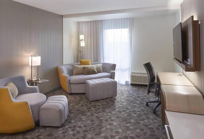هتل Courtyard By Marriott Jackson