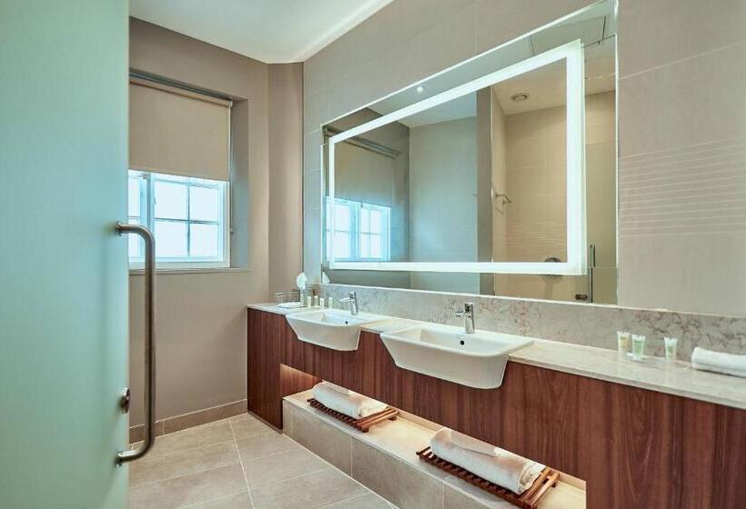 בית מלון כפרי Courtyard By Marriott Oxford City Centre