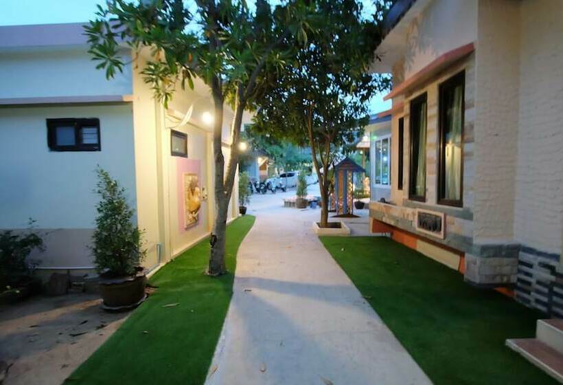 هتل Khumphyazaw Resort