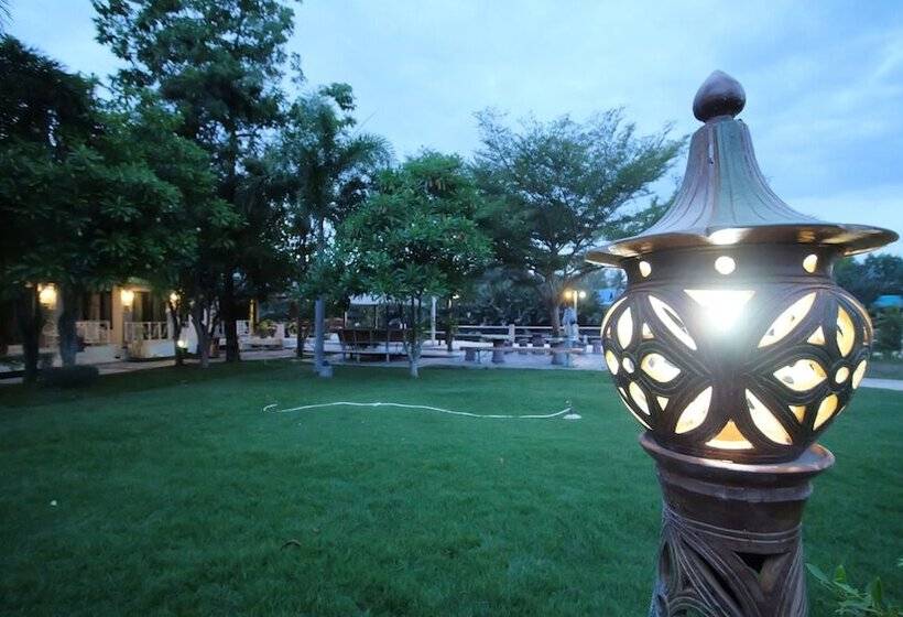 هتل Khumphyazaw Resort