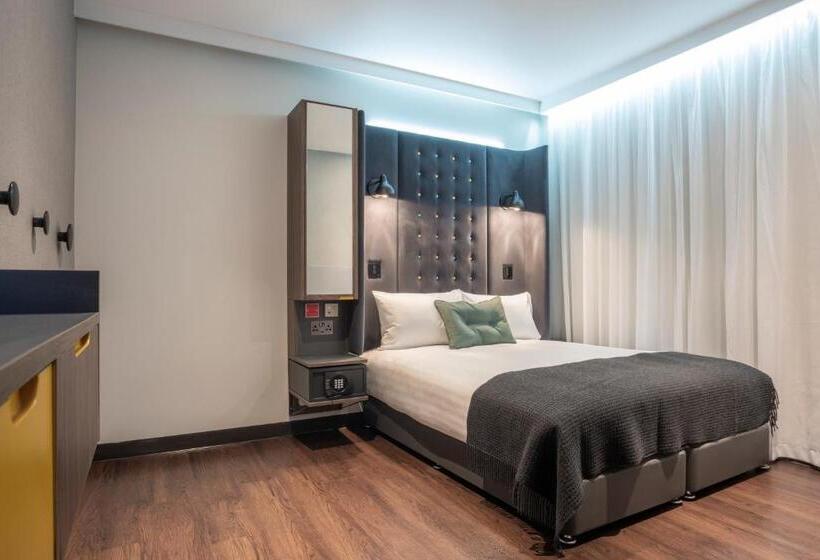 בית מלון כפרי Point A Kensington Olympia