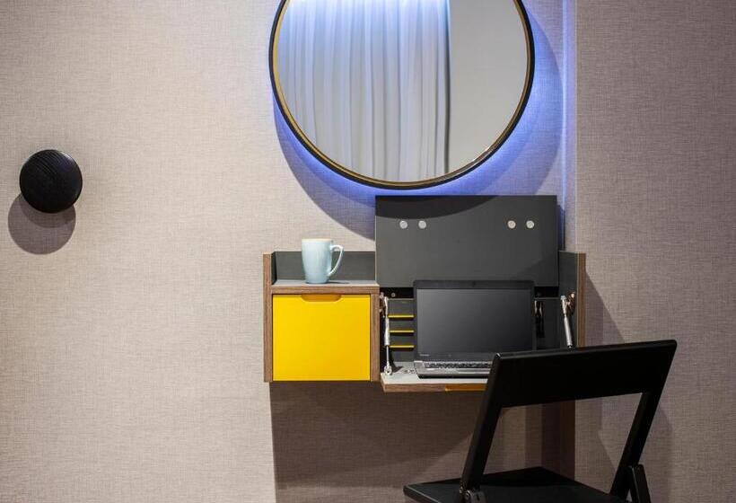 בית מלון כפרי Point A Kensington Olympia