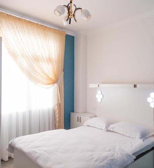 Manija Hostel