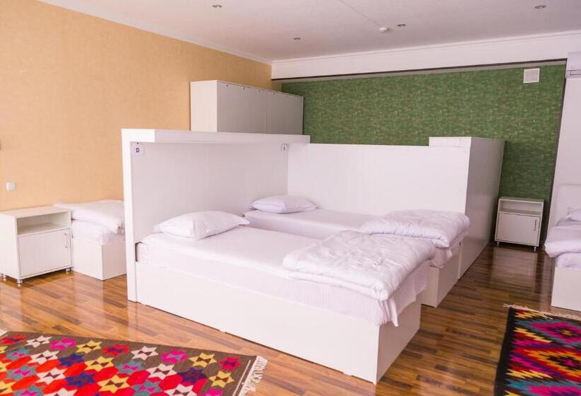 Manija Hostel