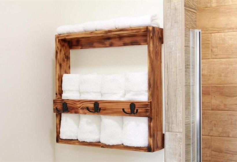 فندق على الطريق Hurricane Hideaway Lodging
