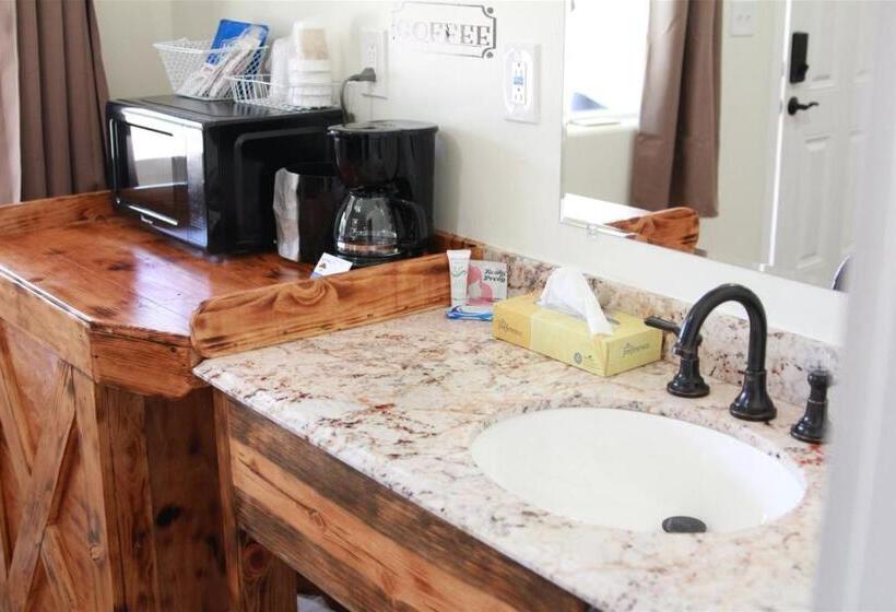 فندق على الطريق Hurricane Hideaway Lodging