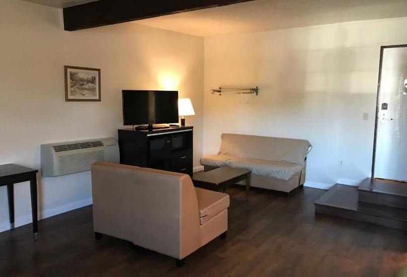 فندق على الطريق Manhattan Inn & Suites