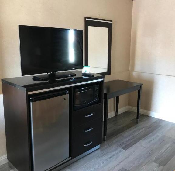 فندق على الطريق Manhattan Inn & Suites