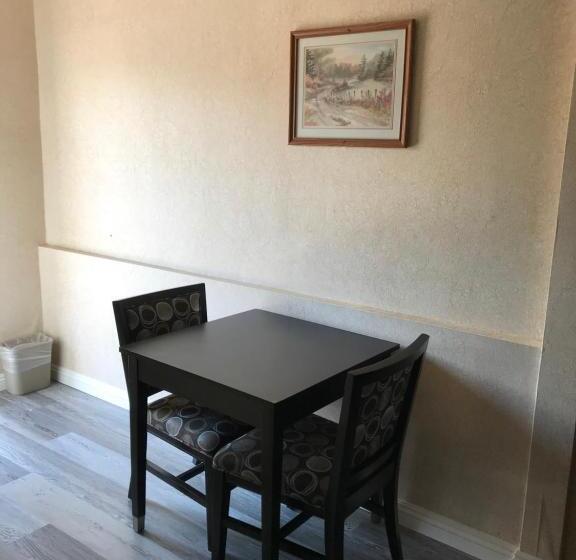 فندق على الطريق Manhattan Inn & Suites