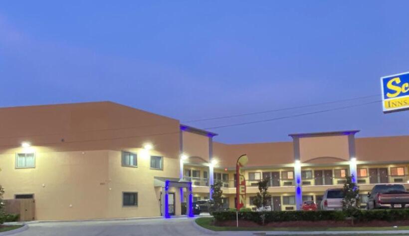 מוטל Scottish Inn & Suites