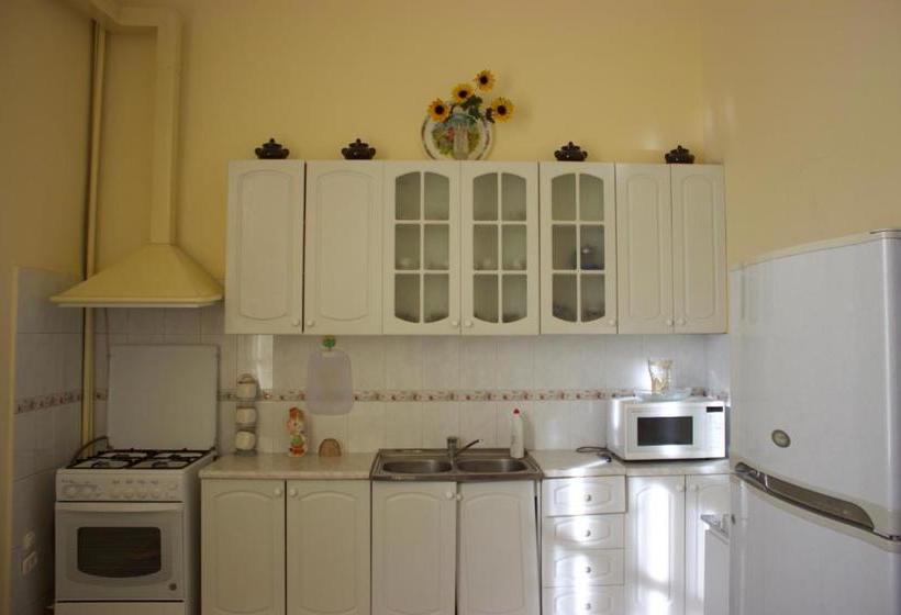 Platan Hostel