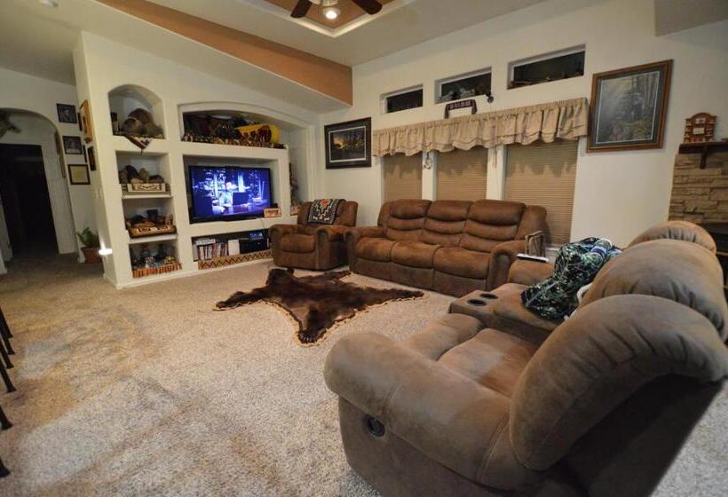 The Bear S Den B&b