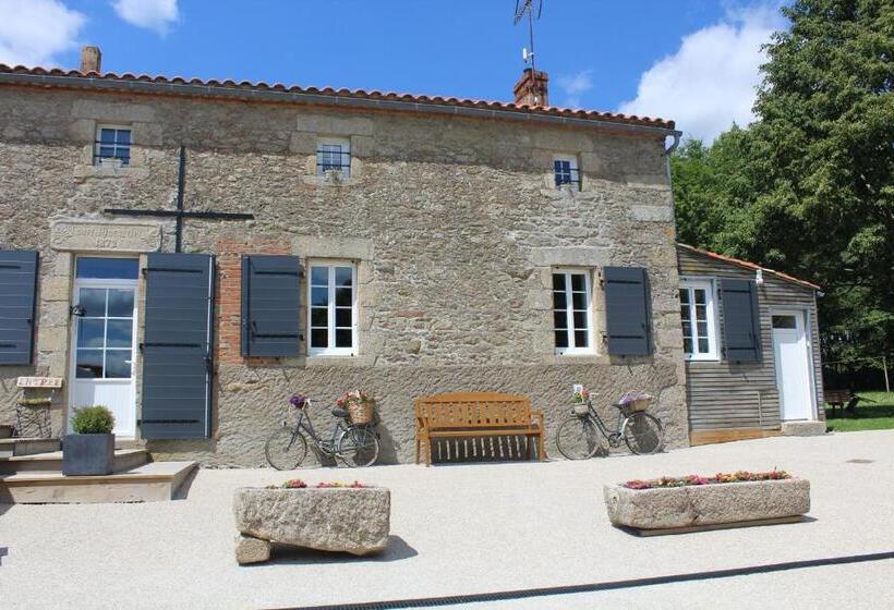 تختخواب و صبحانه Chambres D'hôtes Logis Charrier Le Petit Bignon