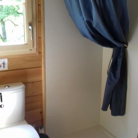Bed and Breakfast Domaine La Moretie  La Roulotte