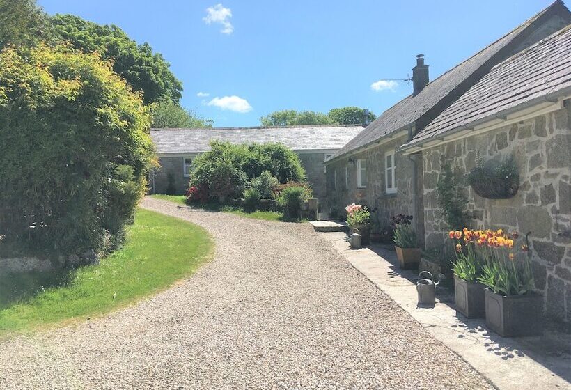 مبيت وإفطار Little Pengelly Farm