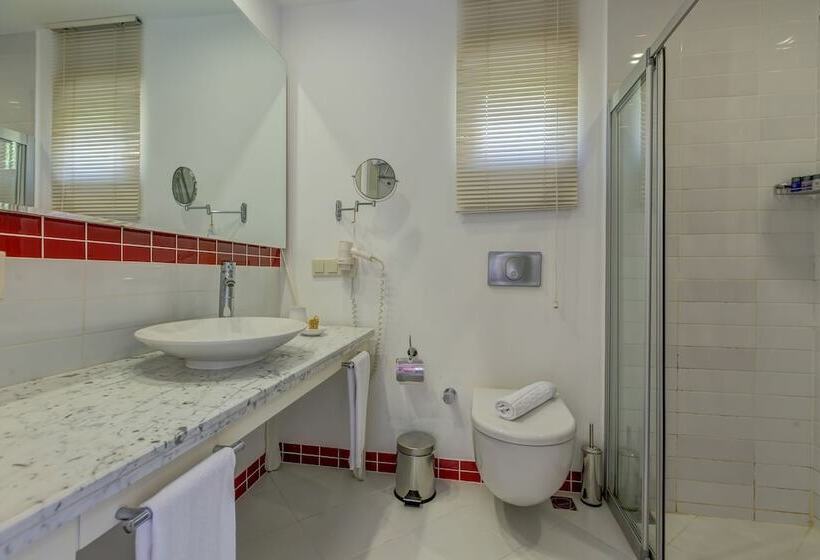 تختخواب و صبحانه Villa Lukka