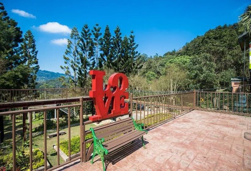 تختخواب و صبحانه Yushow Library Villa