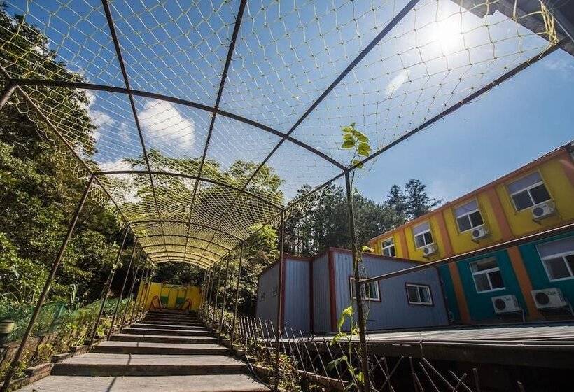 تختخواب و صبحانه Yushow Library Villa