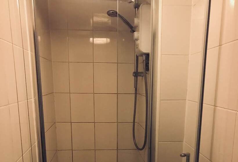 مسافرخانه The Ship