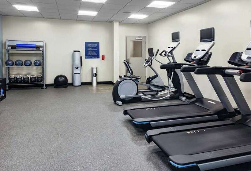 Отель Hampton Inn Dunedin