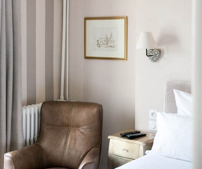 Отель Le Cotentin Appart Hôtels & Restaurant Le Cot
